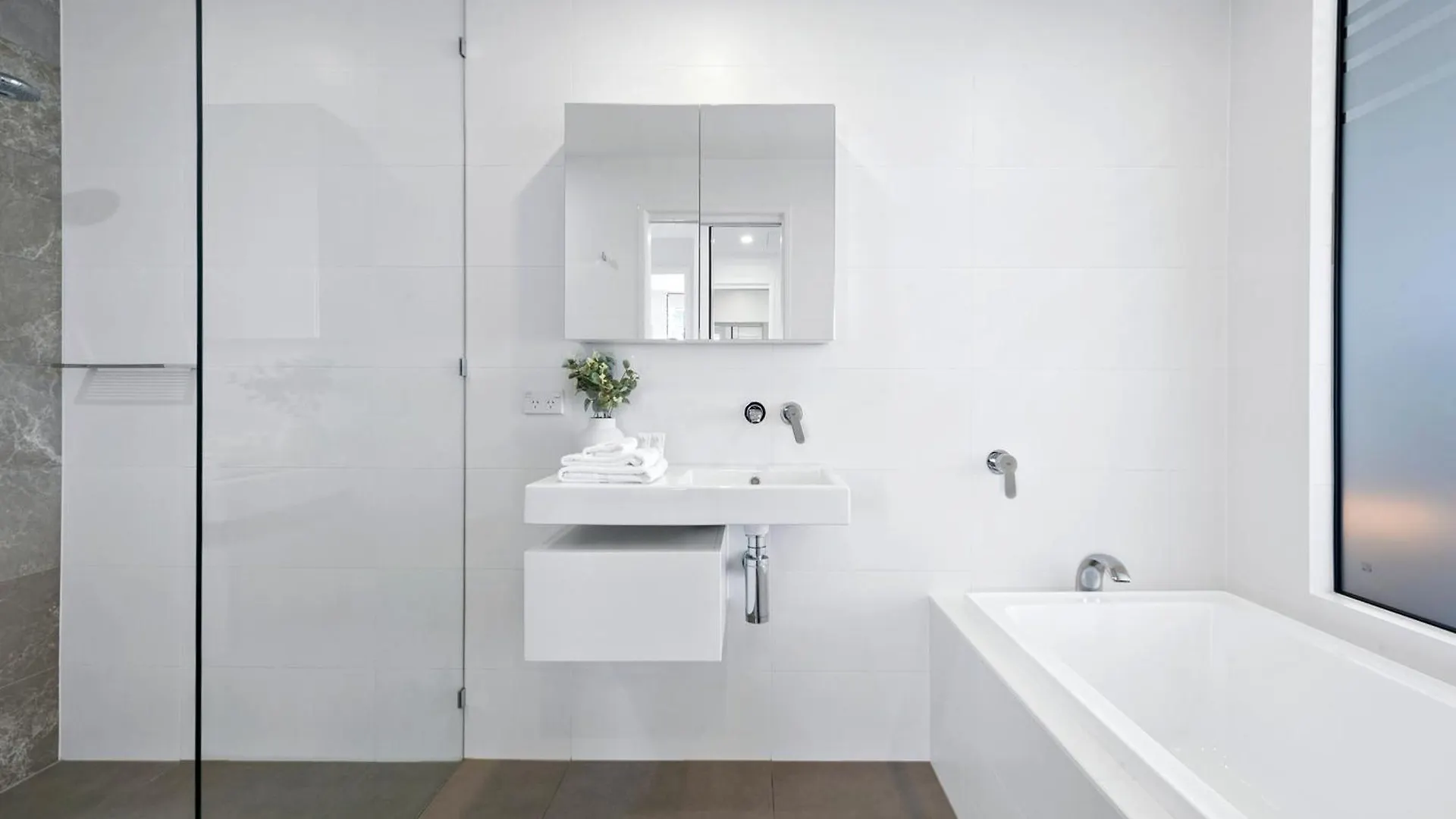Ruby - Self Contained, Privately Managed Apartments Gold Coast