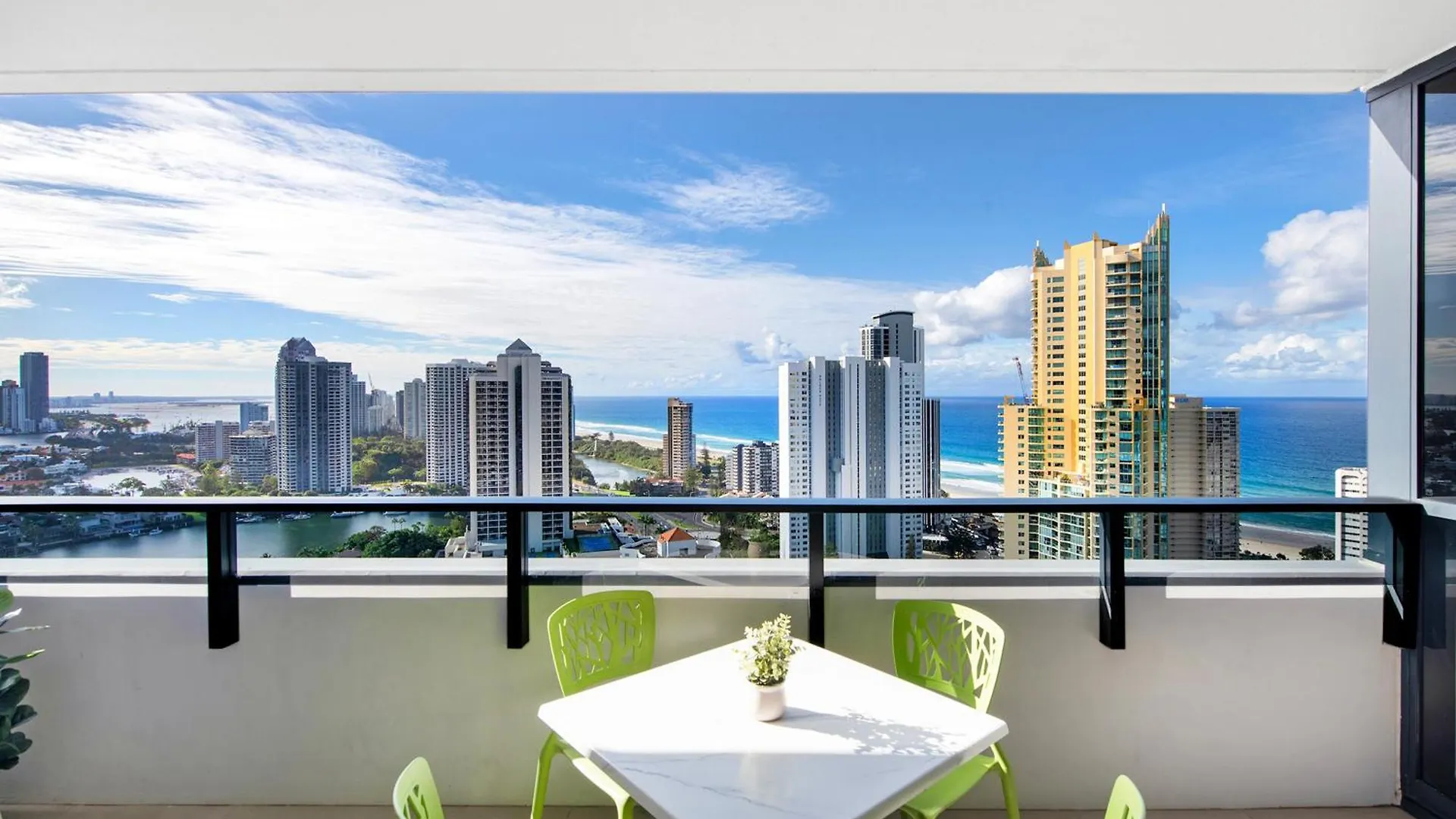 Ruby - Self Contained, Privately Managed Apartments Gold Coast